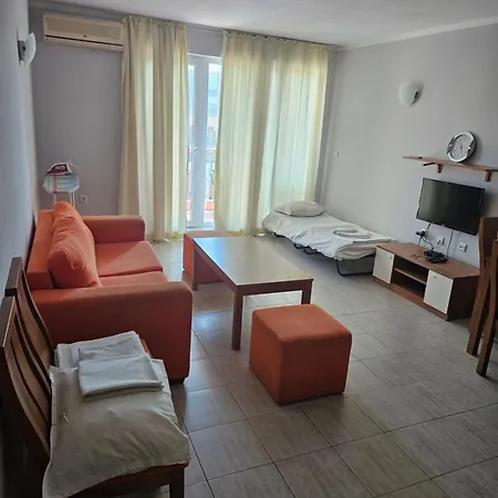 Apartmanhotel тристаен просторен с две отделни спални *