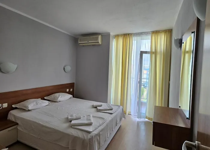 тристаен просторен с две отделни спални Apart Otel