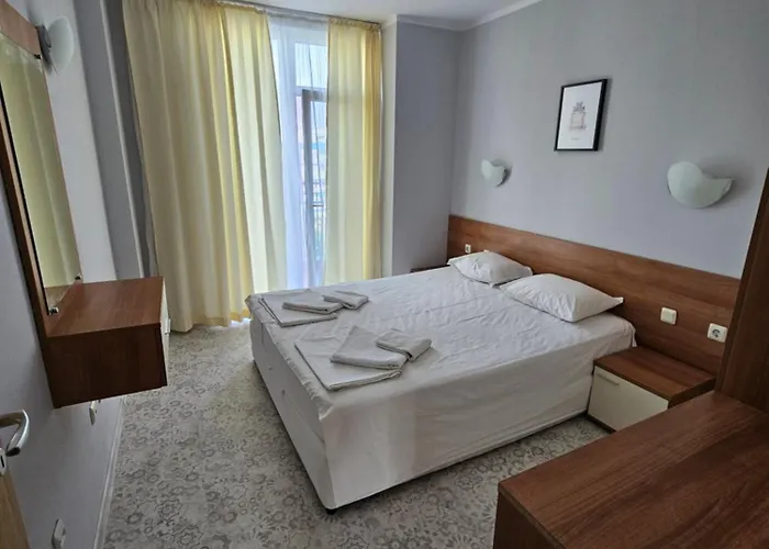 Apart Otel тристаен просторен с две отделни спални